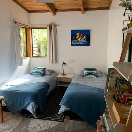 Treetop Hideaway - Taupo Holiday Home Екстер'єр фото