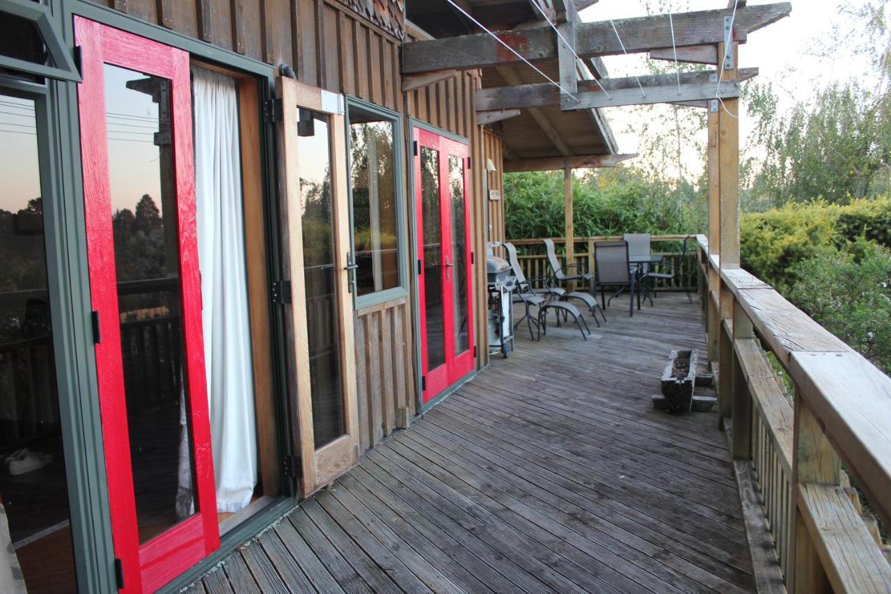 Treetop Hideaway - Taupo Holiday Home Екстер'єр фото